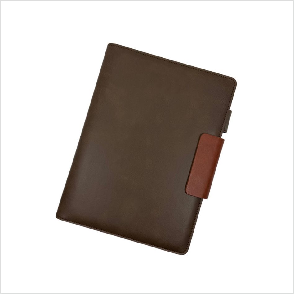 Strażnik z notebookiem luzu